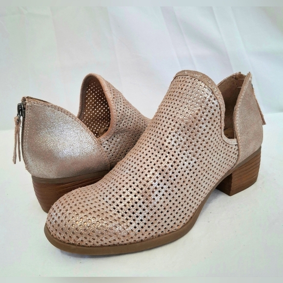 Sofft Shoes - Sofft Women's Canobie Gold Distressed Metallic Preforated Leather Bootie Size 8